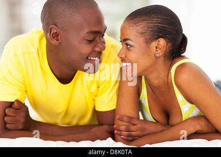 Close up portrait of happy young couple romantique Banque D'Images
