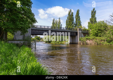 Walton Lane (Ouest) Pont sur Desborough Channel, Tamise Banque D'Images