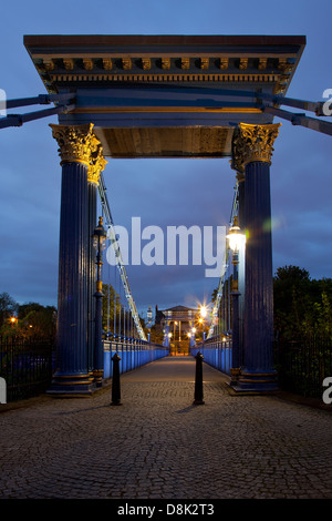 St Andrews pont suspendu au-dessus de la rivière Clyde à Glasgow Green. Banque D'Images