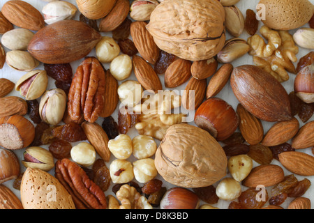 Sélection de noix, amandes et raisins secs, Close up Banque D'Images