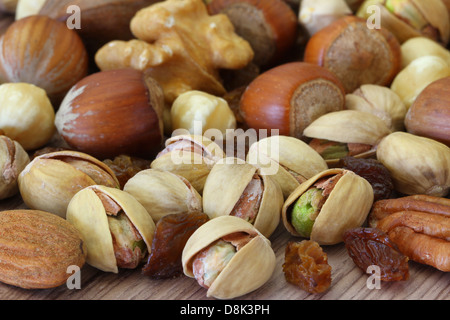 Sélection de noix, amandes et raisins secs, Close up Banque D'Images