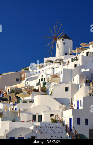 Oia est une communauté sur les îles de Santorin et Therasia, dans les Cyclades, en Grèce. Banque D'Images