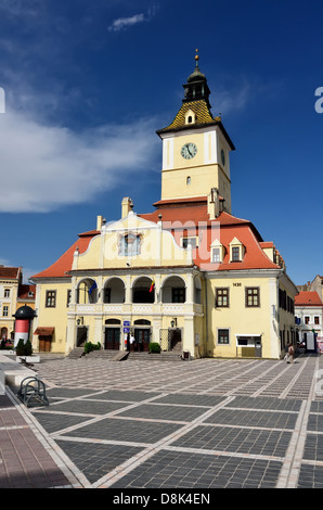 Place du Conseil de Brasov, l'un des plus anciens édifices de la ville (XV siècle), en Transylvanie, Roumanie Banque D'Images