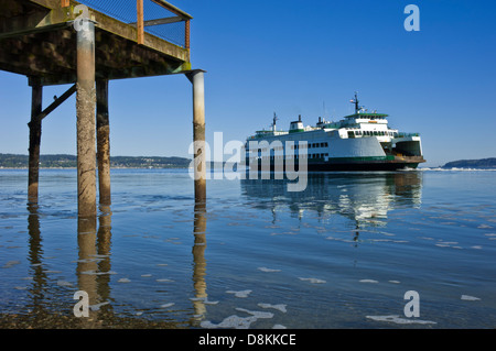 Mukilteo-Clinton ferry quitte pour l'île de Whidbey. Mukilteo, Washington, USA Banque D'Images