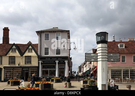 Vue sur la rue de la ville de Bury St Edmunds, Suffolk, Angleterre Banque D'Images