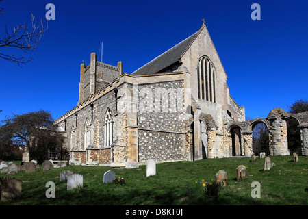 L'été, l'église paroissiale St Bartholomews, Orford village, comté de Suffolk, East Anglia, Angleterre. Banque D'Images