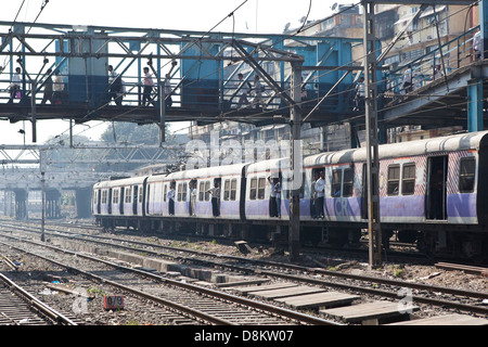 Un train de voyageurs en Inde Banque D'Images