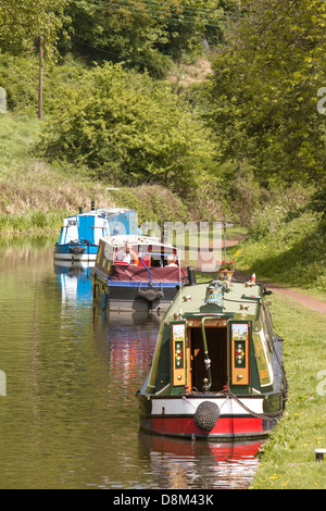 Narrowboats amarré sur les états-majors & Worcester Canal à Kinver visiteur moorings, Staffordshire, England, UK Banque D'Images