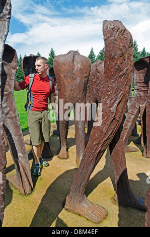 Les statues non identifiés par Magdalena Abakanowicz, Poznan, Pologne, Europe Banque D'Images