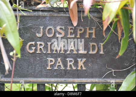 Joseph Grimaldi Park, Pentonville, London, UK. Le 31 mai 2013. La Joseph Grimaldi entrée du parc. Jour commémoratif de Joseph Grimaldi, clowns de Grimaldi, le père de clown moderne sur le 176e anniversaire de sa mort Crédit : Matthieu Chattle/Alamy Live News Banque D'Images