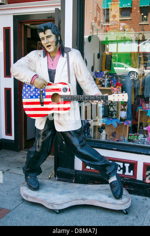 Statue d'Elvis Presley à Nashville, Tennessee, honorant le roi du Rock and Roll et son influence durable sur l'histoire de la musique américaine. Banque D'Images