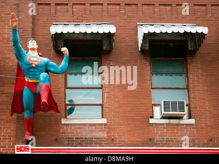L'Illinois Accueil Metropolis de Superman statue au Super Museum Banque D'Images