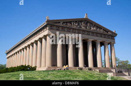 Une réplique grandeur nature du Parthénon à Nashville, Tennessee, est un symbole frappant de l’architecture classique et du surnom de la ville, « Athènes Banque D'Images