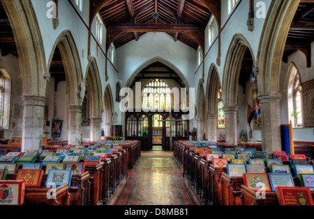 L'intérieur de St Andrews une église du xiiie siècle dans un village de Much Hadham Hertfordshire en Angleterre. Banque D'Images