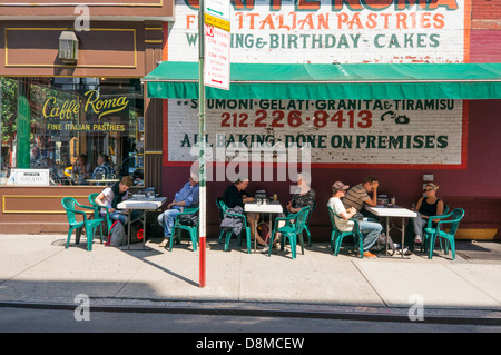 Caffe Roma sur Mulberry Street dans la Petite Italie de New York City Banque D'Images