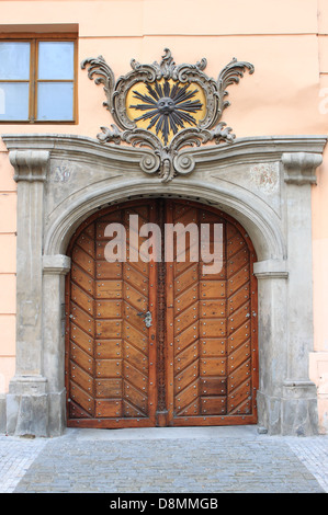 Porte avant la Renaissance à Prague, République Tchèque Banque D'Images