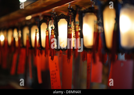 Lanternes d'intérieur de Temple Man Mo à Hong Kong, Chine. Banque D'Images