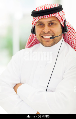 L'opérateur de centre d'appel d'arabie smiling portrait Banque D'Images