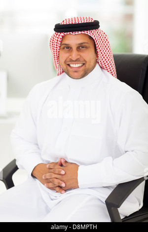 Beau portrait arabe dans le bureau Banque D'Images