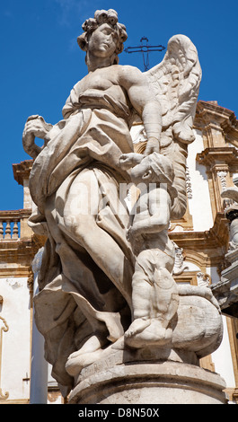 Palermo - Angel statue de la colonne baroque de la Vierge Marie et l'église de Saint Dominique Banque D'Images