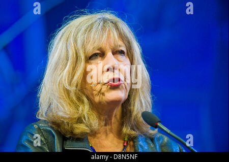 Deborah Moggach romancier et scénariste parle de son travail sur la scène du Festival 2013 Hay Hay-on-Wye Powys Pays de Galles UK Banque D'Images
