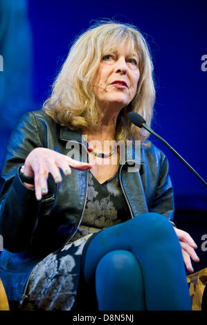 Deborah Moggach romancier et scénariste parle de son travail sur la scène du Festival 2013 Hay Hay-on-Wye Powys Pays de Galles UK Banque D'Images