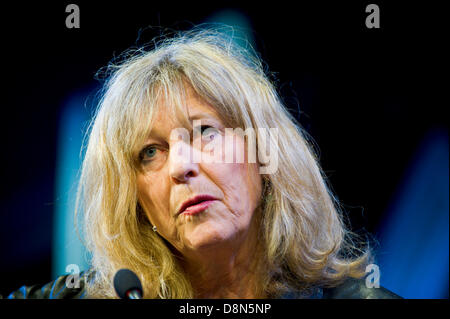 Deborah Moggach romancier et scénariste parle de son travail sur la scène du Festival 2013 Hay Hay-on-Wye Powys Pays de Galles UK Banque D'Images