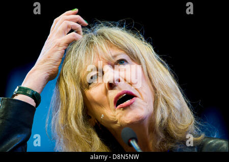 Deborah Moggach romancier et scénariste parle de son travail sur la scène du Festival 2013 Hay Hay-on-Wye Powys Pays de Galles UK Banque D'Images