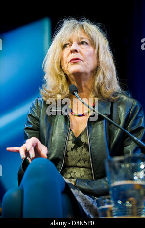 Deborah Moggach romancier et scénariste parle de son travail sur la scène du Festival 2013 Hay Hay-on-Wye Powys Pays de Galles UK Banque D'Images