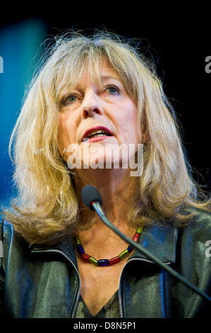 Deborah Moggach romancier et scénariste parle de son travail sur la scène du Festival 2013 Hay Hay-on-Wye Powys Pays de Galles UK Banque D'Images