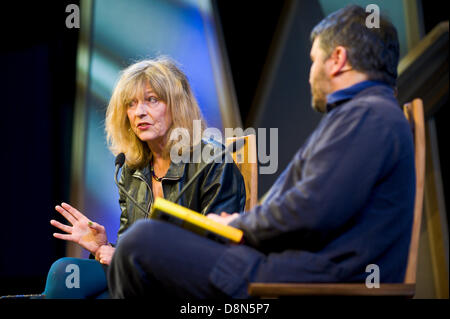 Deborah Moggach romancier et scénariste parle de son travail sur la scène du Festival 2013 Hay Hay-on-Wye Powys Pays de Galles UK Banque D'Images