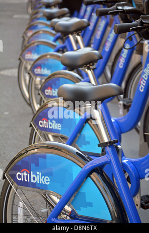 L'une des 330 stations d'accueil pour la location de vélos Citi, New York City's programme de partage de vélos. Dans Greenwich Village. Banque D'Images