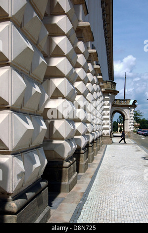 Façade géométrique de Cernin ou Palais Czernin le plus grand des palais baroques de Prague situé dans le quartier de Hradcany dans la ville de Prague République Tchèque Banque D'Images