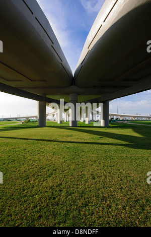 Pont de Meydan, DUBAÏ, ÉMIRATS ARABES UNIS Banque D'Images