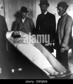 Jesse James dead in coffin Banque D'Images