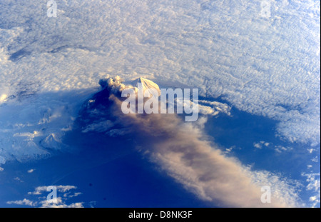 Pavlof Volcan, volcan des îles Aléoutiennes, sur la péninsule d'Alaska Banque D'Images