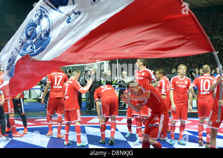 Berlin, Allemagne. 1er juin 2013. Les joueurs de Munich célébrer après avoir remporté la finale de la Coupe DFB Allemand soccerh entre FC Bayern Munich et le VfB Stuttgart au Stade Olympique de Berlin, Allemagne, 01 juin 2013. Photo : Maurizio Gambarini/dpah.) Banque D'Images