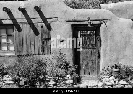 Détail de l'architecture de style Santa Fe, Canyon Road, Nouveau Mexique Banque D'Images