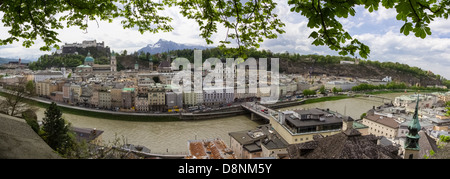 Un panorama de Salzbourg tourné à partir de la colline Kapuzinerberg Banque D'Images