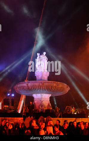 Aix-en-Provence Marseille, ville européenne de la Culture 2013 La Rotonde Concerto Céleste ou concert céleste par Trans Express Theatre Company autour de la fontaine de la Rotonde Aix-en-Provence Provence France Crédit : Chris Hellier/Alamy Live News Banque D'Images