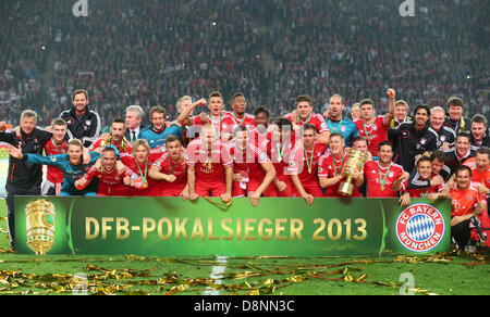 Berlin, Allemagne. 1er juin 2013. Joueur de Munich célébrer après avoir remporté la finale de la Coupe DFB Allemand soccerh entre FC Bayern Munich et le VfB Stuttgart au Stade Olympique de Berlin, Allemagne, 01 juin 2013. Photo : Kay Nietfeld/dpah.) Banque D'Images