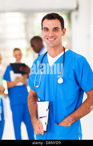 Smart portrait médecin à l'hôpital Banque D'Images