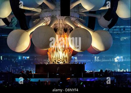 Toronto, Ontario, Canada. 1er juin 2013. Après le continent nord-américain l'année dernière, Bud Light a présenté la sensation intérieure européenne emblématique de l'amour de la musique en premier spectacle au Canada au Centre Rogers de Toronto. (Crédit Image : Crédit : Igor Vidyashev ZUMAPRESS.com/Alamy/Live News) Banque D'Images