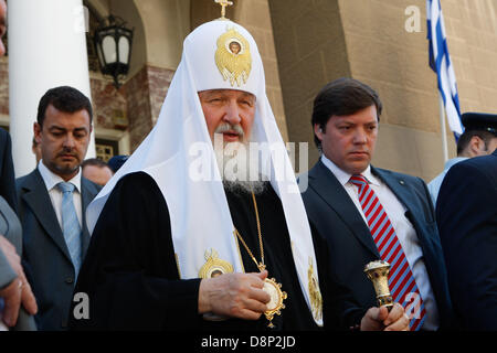 Athènes, Grèce. 1er juin 2013. Le patriarche orthodoxe russe Kirill J'assiste à une liturgie à l'église de Saint Panteleimonas à Athènes. Patriarche de Moscou et de toutes les Rus' Kirill I, est en Grèce pour une visite officielle de 7 jours. ARISTIDIS Crédit : VAFEIADAKIS/Alamy Live News Banque D'Images