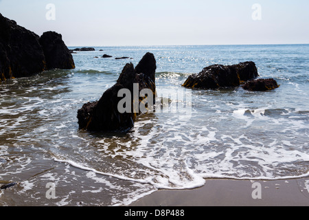 Vagues sur Hemmick Beach Cornwall England UK Banque D'Images