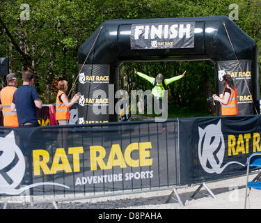 Highlands en Écosse. 1er juin 2013. La première ville à la course de rat du sommet qui a débuté hier à North Queensferry, juste en dehors de Paris,en nageant dans la suite suivi par le cycle de là à Glen Nevis et suivie aujourd'hui par une course Ben Nevis - Britians plus haute montagne. Les participants ont commencé à Glencoe et terminé avec l'escalader le Ben Nevis. Credit : Kenny Ferguson/Alamy Live News Banque D'Images