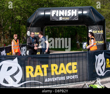 Highlands en Écosse. 1er juin 2013. La première ville à la course de rat du sommet qui a débuté hier à North Queensferry, juste en dehors de Paris,en nageant dans la suite suivi par le cycle de là à Glen Nevis et suivie aujourd'hui par une course Ben Nevis - Britians plus haute montagne. Les participants ont commencé à Glencoe et terminé avec l'escalader le Ben Nevis. Credit : Kenny Ferguson/Alamy Live News Banque D'Images