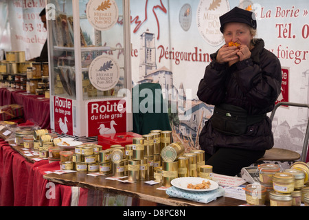 Foie Gras en vente au marché sur la rive gauche de la Seine à Paris, France Banque D'Images