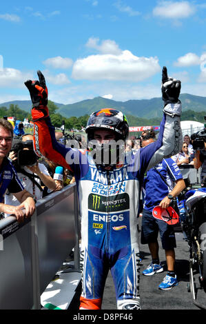 Mugello, en Italie. 2 juin, 2013. Jorge Lorenzo (Yamaha Factory Racing) célébrer la première place au Championnat du Monde de Moto GP du Mugello circuit de course. Credit : Action Plus Sport Images/Alamy Live News Banque D'Images