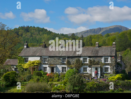 Terrasse de maisons du village de Great Langdale, Langdale, Parc National de Lake District, Cumbria, Angleterre, Royaume-Uni Banque D'Images